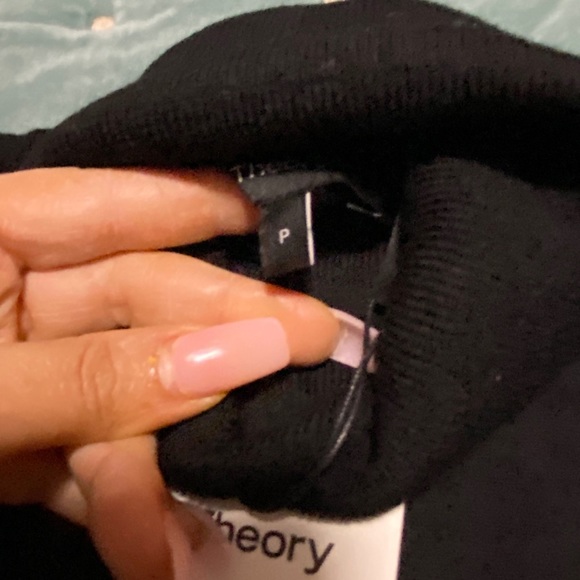 Beautiful top - Picture 3 of 5